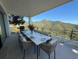 Modern villa, amazing views!