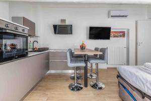 heated HYDROMASSAGE POOL Central Station1 View