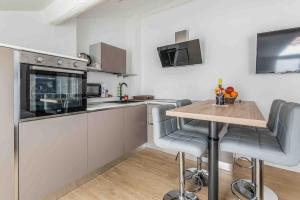 heated HYDROMASSAGE POOL Central Station1 View