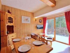Courchevel 1850, 2 Pièces Idéal pour 4, Wi-Fi et Balcon - FR-1-575-242