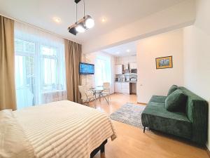 Изумрудная студия на Дарвина в центре