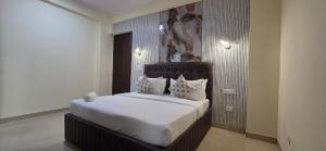 Divine India Service Apartment, Noida - 72 3BHK