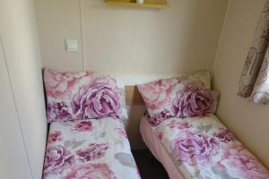 3 Bed Caravan - Sleeps 8 - Pets - Pool - Hot Tub - Hôtels 3 étoiles à Bembridge