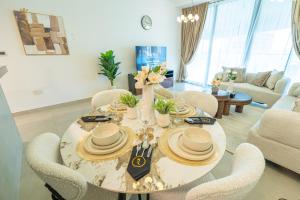 Stylish 2BR Stay - Elegant Al Raha Haven