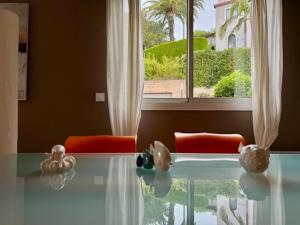 Lovely flat with swimming pool five minutes from the beach