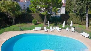 Lovely flat with swimming pool five minutes from the beach