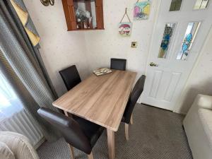 2 Bed Lodge Sleeps 5 - Pet Friendly Parking