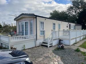 2 Bed Lodge Sleeps 5 - Pet Friendly Parking