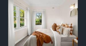 Charming Cottage Walk to City and Eat Street