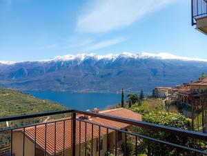 Albergo Diffuso Borgo Piovere, Le Cascate balcony lakeview