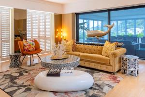 Clifton YOLO Spaces - Clifton White House Villa