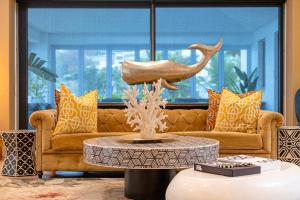 Clifton YOLO Spaces - Clifton White House Villa