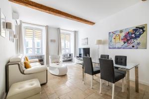 LE MEYNADIER lumineux dans le centre historique, proche des plages et Palais