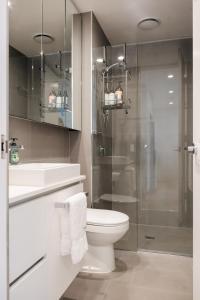 Bright CBD 2 bedroom resort-style escape