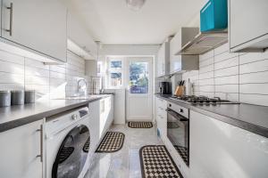 Luxury 3-Bedrooms House With Parking