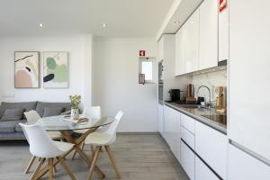 Moura One - Condominium with pool by HD