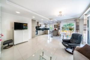 Bright 2 bedroom close to the centre of Cannes