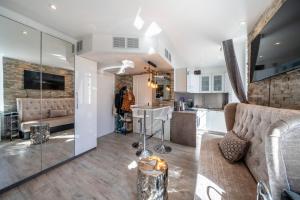 Beautiful studio rue dAntibes