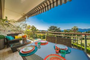 Wonderful 2 bedrooms with sea view and pool !