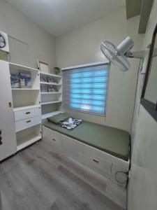 3BR 70sqm Free internet, Penthouse unit in Ermita, Manila near US Embassy