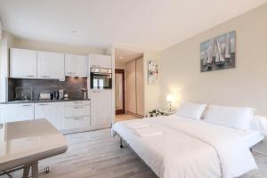 Beautiful studio in Le Suquet close to the Palais!