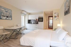 Beautiful studio in Le Suquet close to the Palais!