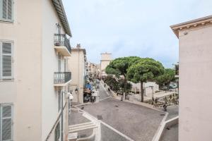 Beautiful studio in Le Suquet close to the Palais!