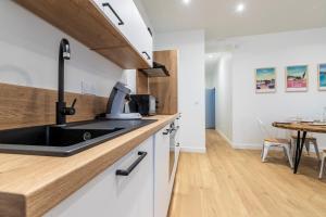 Nice, center, kingsize bed