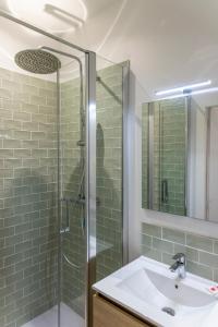 Nice, center, kingsize bed