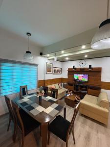 3BR 70sqm Free internet, Penthouse unit in Ermita, Manila near US Embassy