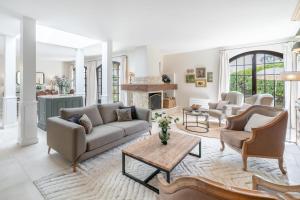 Authentic villa with swimming pool in La Colle-sur-Loup