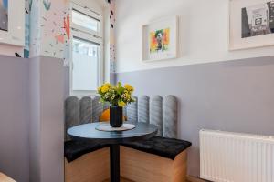 Artful Microapartment - Self Check In