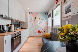 Artful Microapartment - Self Check In