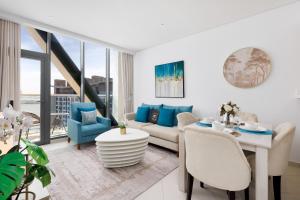 Maison Privee - Elegant Palm Retreat with Iconic Sea & Marina Vws