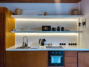 Casa Petak 8 - Tropical Haven Stylish 3BR with Pool in Pererenan