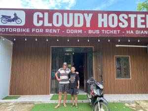 Cloudy Hostel & Tourist