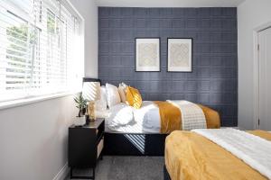 Cosy Apartment in Sale, Manchester with free private allocated parking