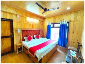 Lake View Hotel Chinar Mall Road Nainital - Near NAINA DEVI TEMPLE & NAINI LAKE - FREE WI-FI AND ROOM SERVICE AVAILABLE - PREMIUM HOTEL IN NAINITAL