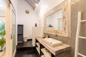 Villa 5mins to KuDeTa Beach club