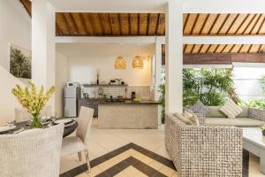 Villa 5mins to KuDeTa Beach club