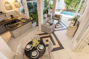 Villa 5mins to KuDeTa Beach club