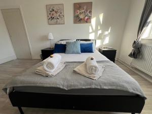 Stylish 2-Bedroom Apartment In The Centre Of Wimbledon!