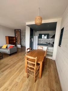 Valin 1, centre ville, face au port, LR105