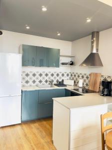 Valin 1, centre ville, face au port, LR105