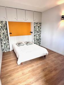 Valin 1, centre ville, face au port, LR105