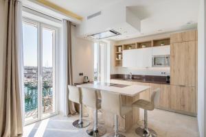 Panoramic Sea View Quai Saint-Pierre 2BR Port & Old Town