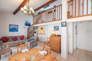 Very nice 2 bedrooms in duplex heart of Cannes !!