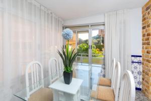 Beach Time View by Fidalsa