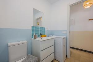 San Fermin, AC, 500Mbps, Parking, 9 mins to Beach