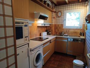 Grand duplex ensoleillé, forêt, balcon, baignoire